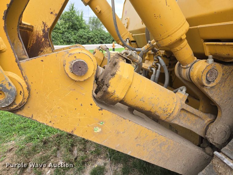 image for item EF1916 2011 Caterpillar D8T  dozer