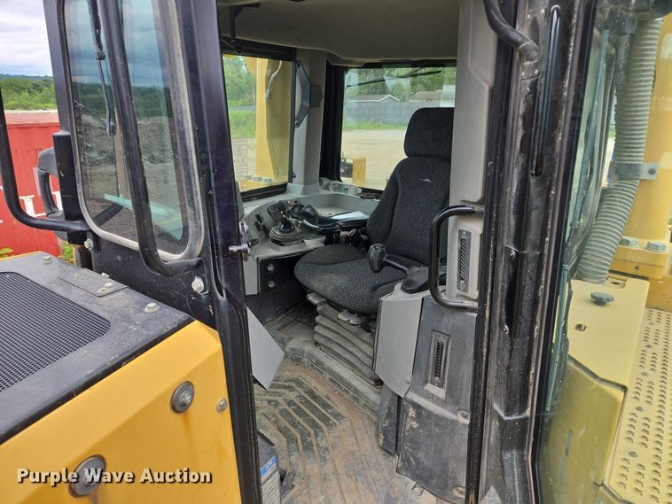 image for item EF1916 2011 Caterpillar D8T  dozer