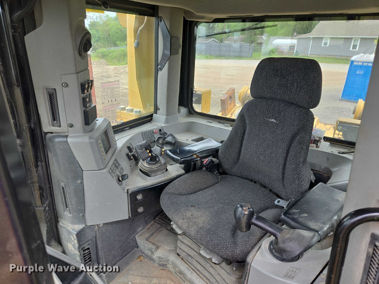 image for item EF1916 2011 Caterpillar D8T  dozer