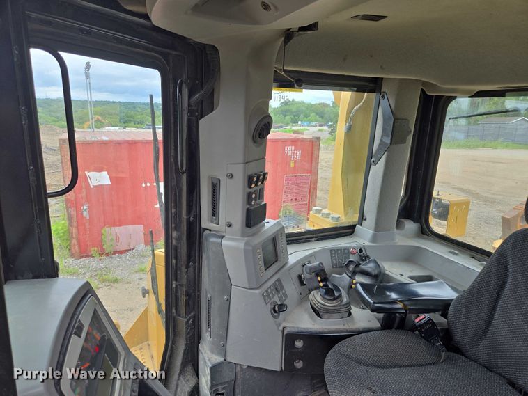 image for item EF1916 2011 Caterpillar D8T  dozer