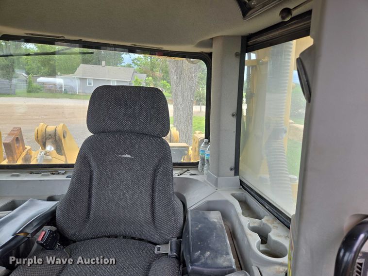 image for item EF1916 2011 Caterpillar D8T  dozer