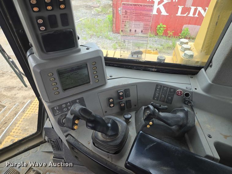 image for item EF1916 2011 Caterpillar D8T  dozer