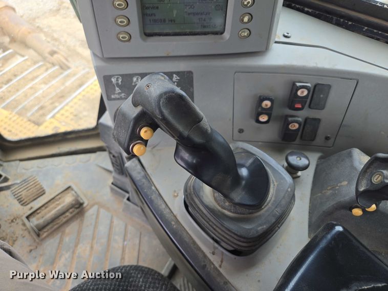 image for item EF1916 2011 Caterpillar D8T  dozer