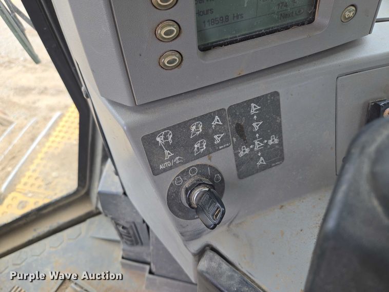 image for item EF1916 2011 Caterpillar D8T  dozer