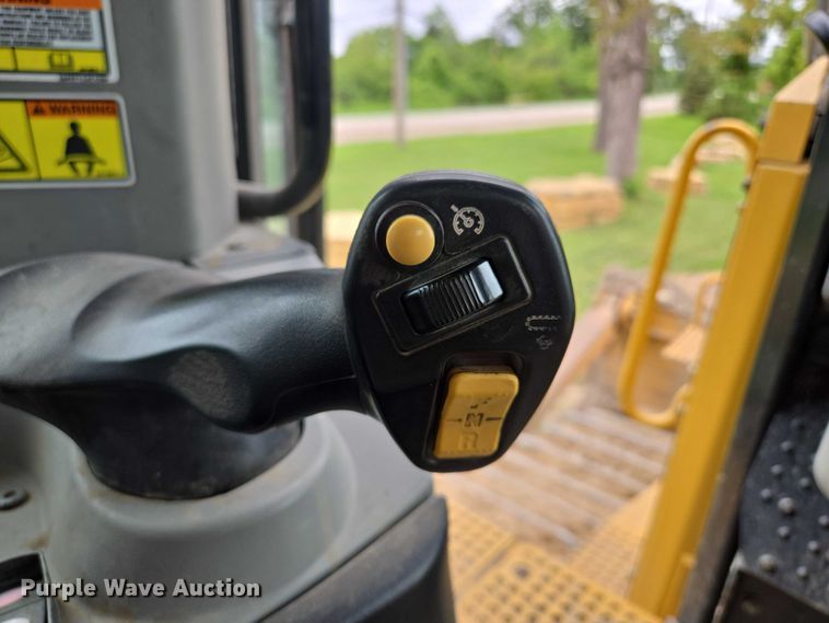 image for item EF1916 2011 Caterpillar D8T  dozer