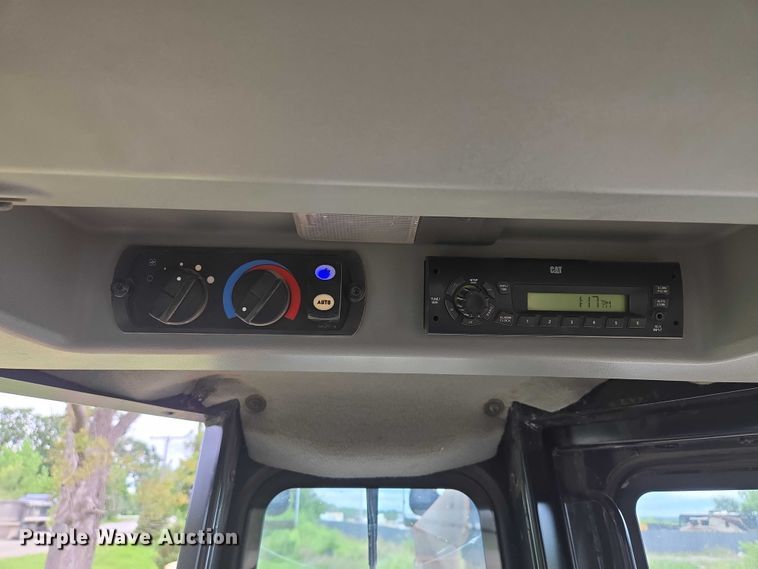 image for item EF1916 2011 Caterpillar D8T  dozer