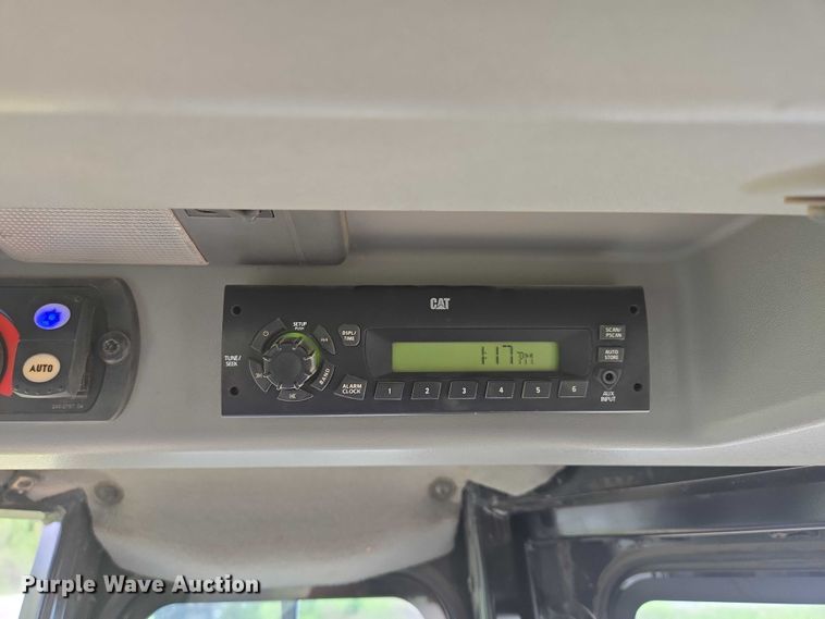 image for item EF1916 2011 Caterpillar D8T  dozer