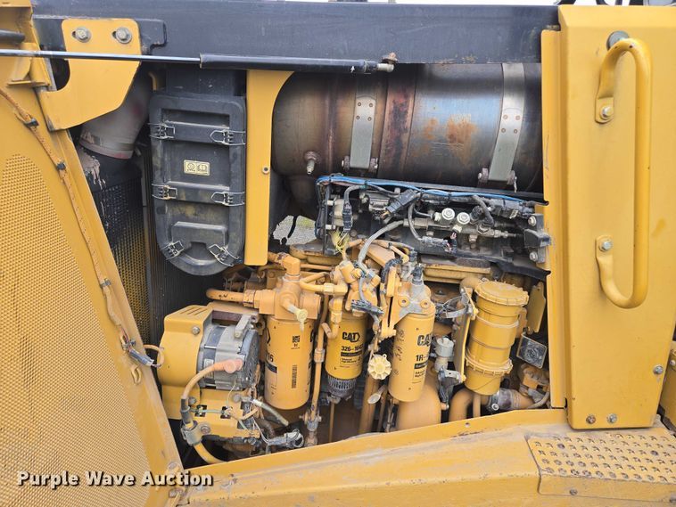 image for item EF1916 2011 Caterpillar D8T  dozer