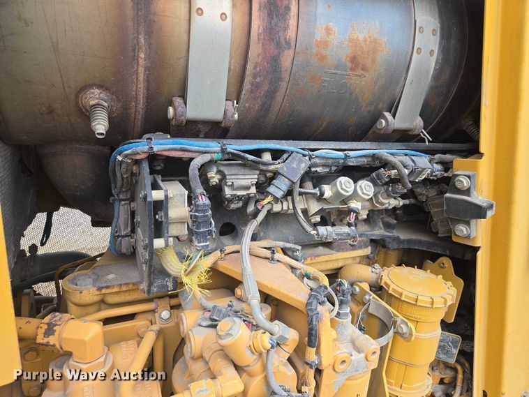 image for item EF1916 2011 Caterpillar D8T  dozer