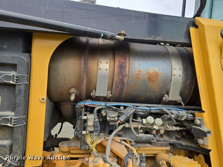 image for item EF1916 2011 Caterpillar D8T  dozer