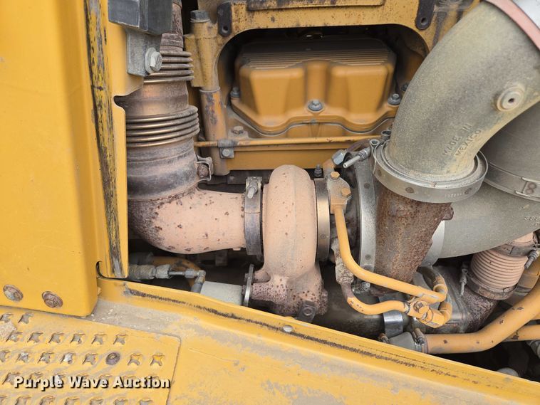 image for item EF1916 2011 Caterpillar D8T  dozer