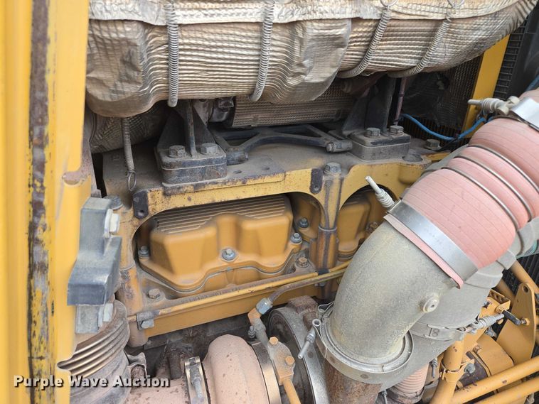 image for item EF1916 2011 Caterpillar D8T  dozer