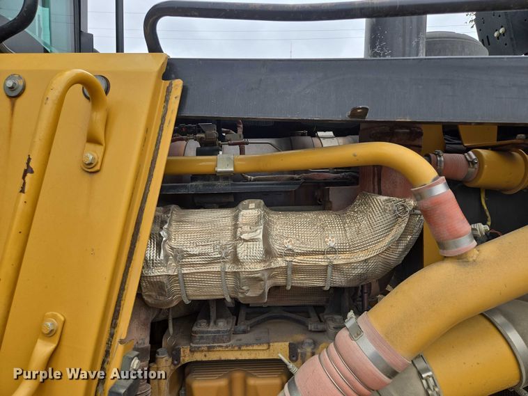 image for item EF1916 2011 Caterpillar D8T  dozer
