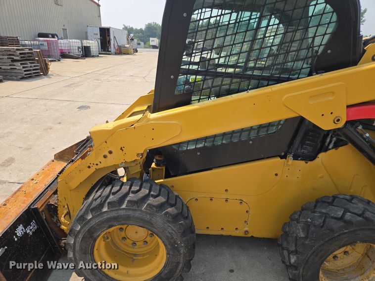 image for item EF1919 2014 Caterpillar 272D skid steer loader