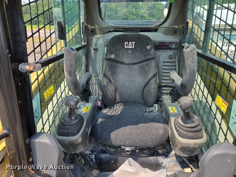 image for item EF1919 2014 Caterpillar 272D skid steer loader