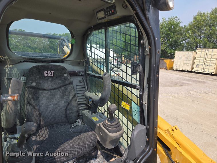 image for item EF1919 2014 Caterpillar 272D skid steer loader