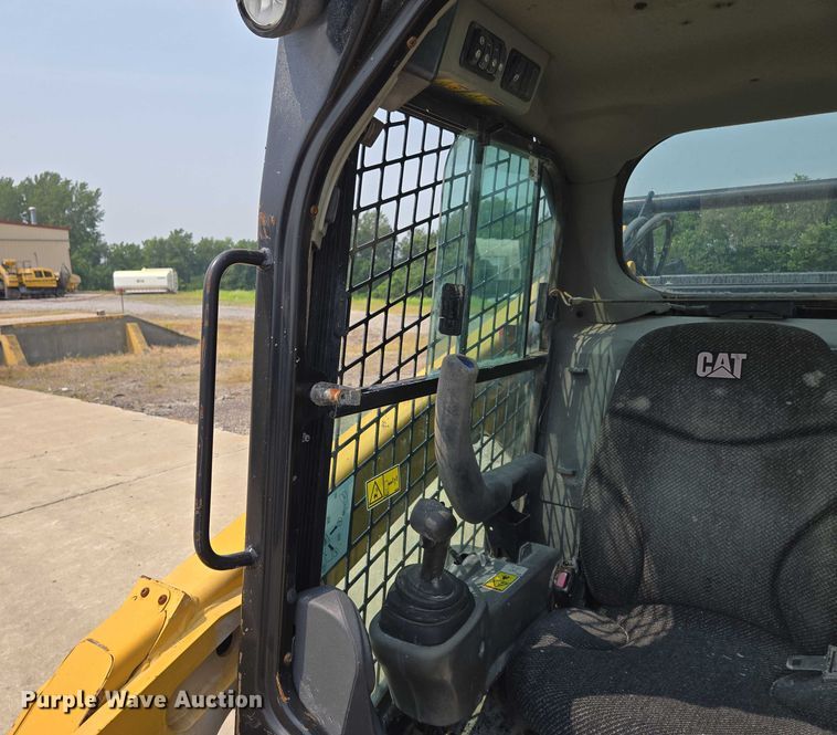 image for item EF1919 2014 Caterpillar 272D skid steer loader