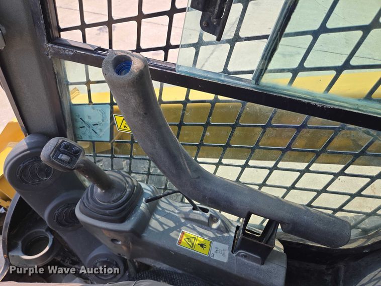 image for item EF1919 2014 Caterpillar 272D skid steer loader