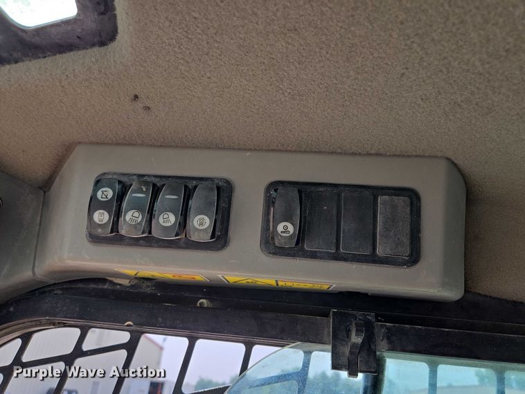 image for item EF1919 2014 Caterpillar 272D skid steer loader