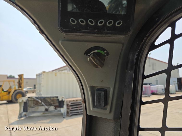 image for item EF1919 2014 Caterpillar 272D skid steer loader