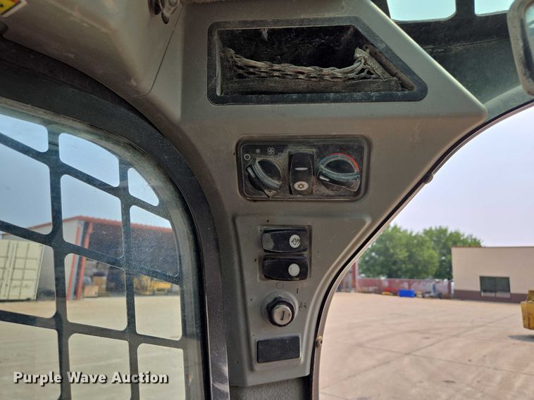 image for item EF1919 2014 Caterpillar 272D skid steer loader