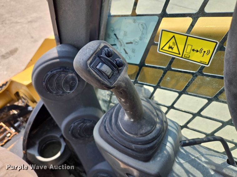 image for item EF1919 2014 Caterpillar 272D skid steer loader