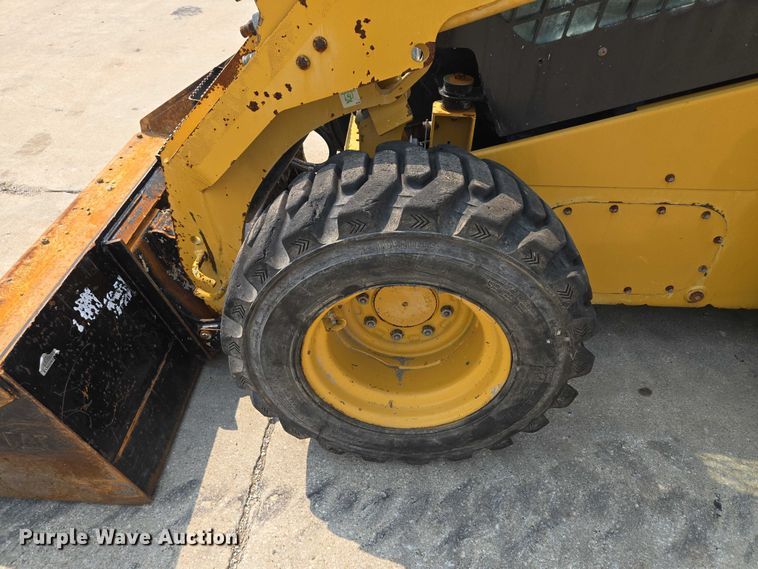 image for item EF1919 2014 Caterpillar 272D skid steer loader