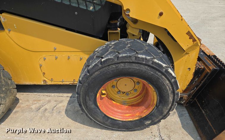 image for item EF1919 2014 Caterpillar 272D skid steer loader