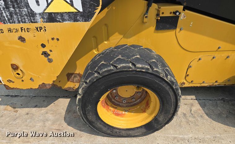 image for item EF1919 2014 Caterpillar 272D skid steer loader