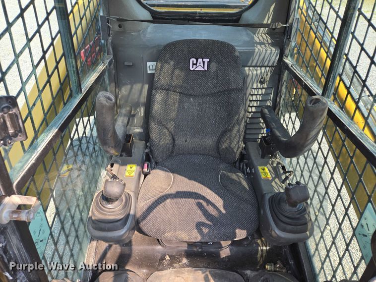 image for item EF1921 2015 Caterpillar 262D skid steer loader