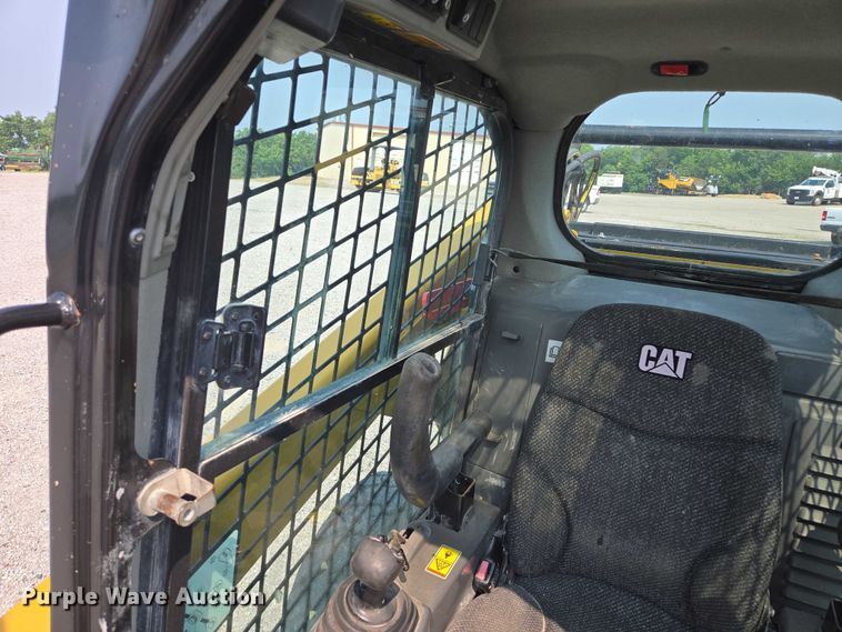 image for item EF1921 2015 Caterpillar 262D skid steer loader