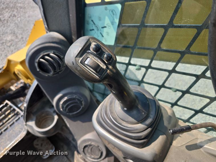 image for item EF1921 2015 Caterpillar 262D skid steer loader