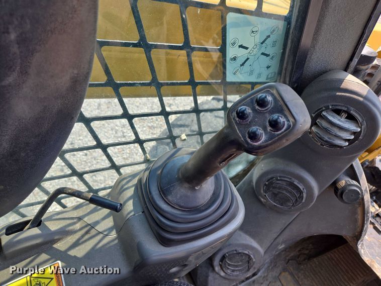 image for item EF1921 2015 Caterpillar 262D skid steer loader