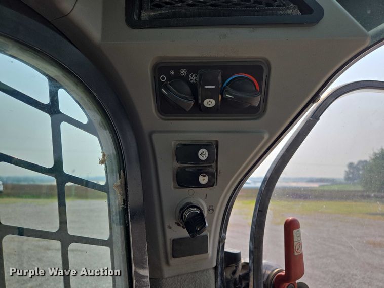 image for item EF1921 2015 Caterpillar 262D skid steer loader