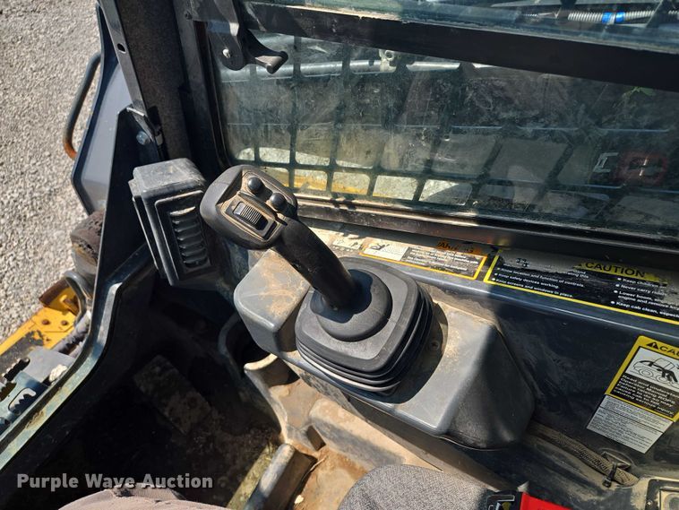 image for item EF1943 2022 John Deere 333G  tracked skid steer loader