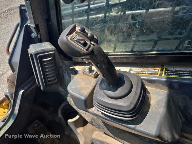 image for item EF1943 2022 John Deere 333G  tracked skid steer loader