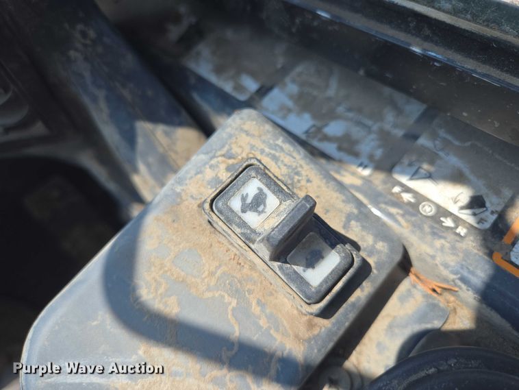 image for item EF1943 2022 John Deere 333G  tracked skid steer loader