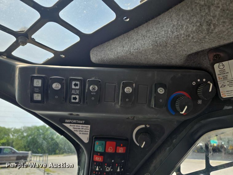 image for item EF1943 2022 John Deere 333G  tracked skid steer loader