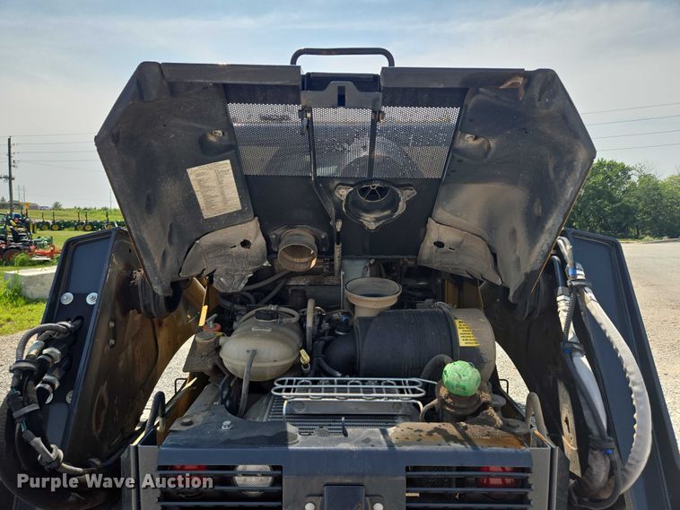 image for item EF1943 2022 John Deere 333G  tracked skid steer loader