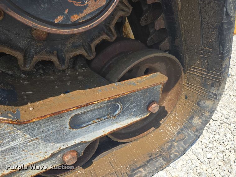 image for item EF1943 2022 John Deere 333G  tracked skid steer loader