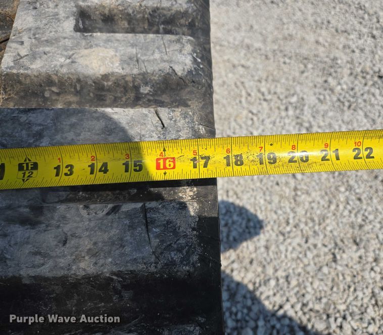 image for item EF1943 2022 John Deere 333G  tracked skid steer loader