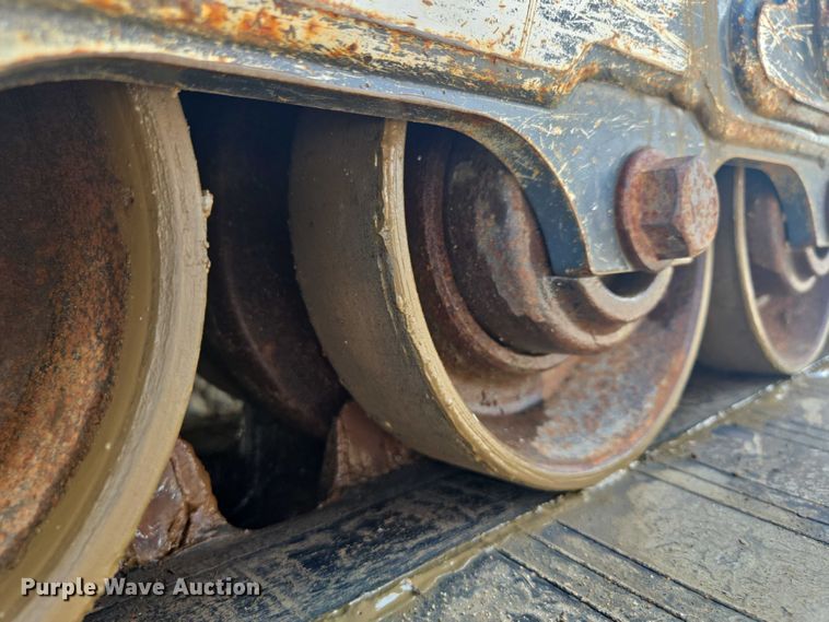 image for item EF1943 2022 John Deere 333G  tracked skid steer loader