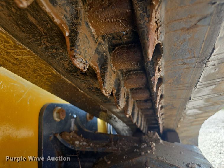 image for item EF1943 2022 John Deere 333G  tracked skid steer loader