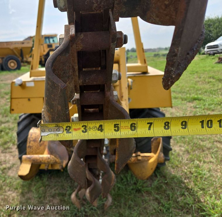 image for item EF1965 Vermeer V6500 trencher