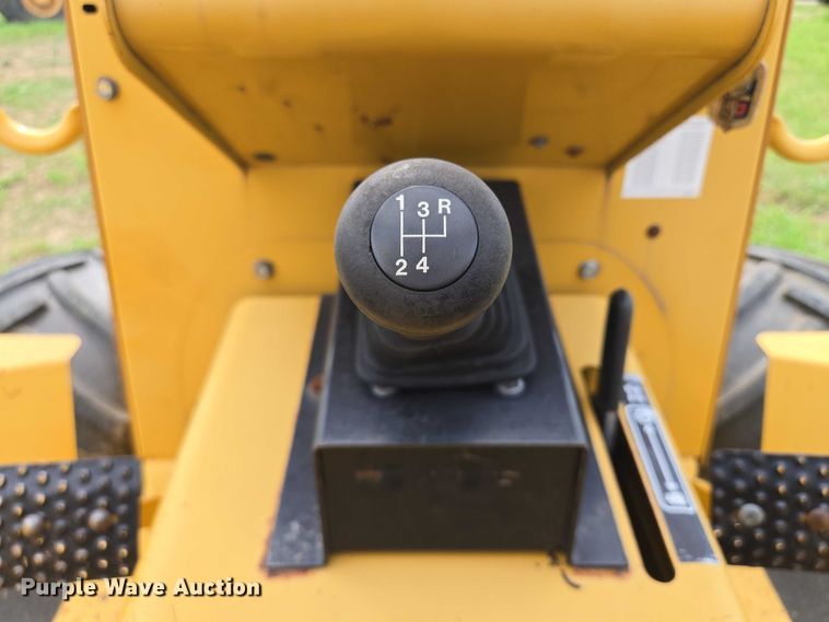 image for item EF1965 Vermeer V6500 trencher