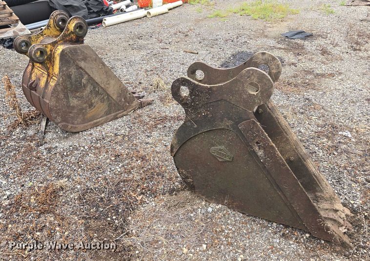 image for item EF1971 (2) excavator buckets