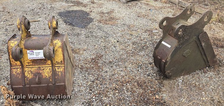 image for item EF1971 (2) excavator buckets