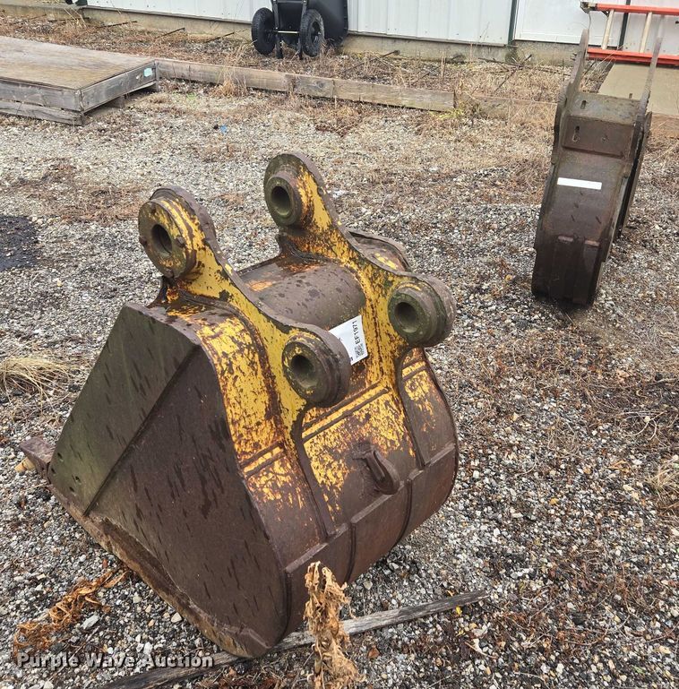 image for item EF1971 (2) excavator buckets
