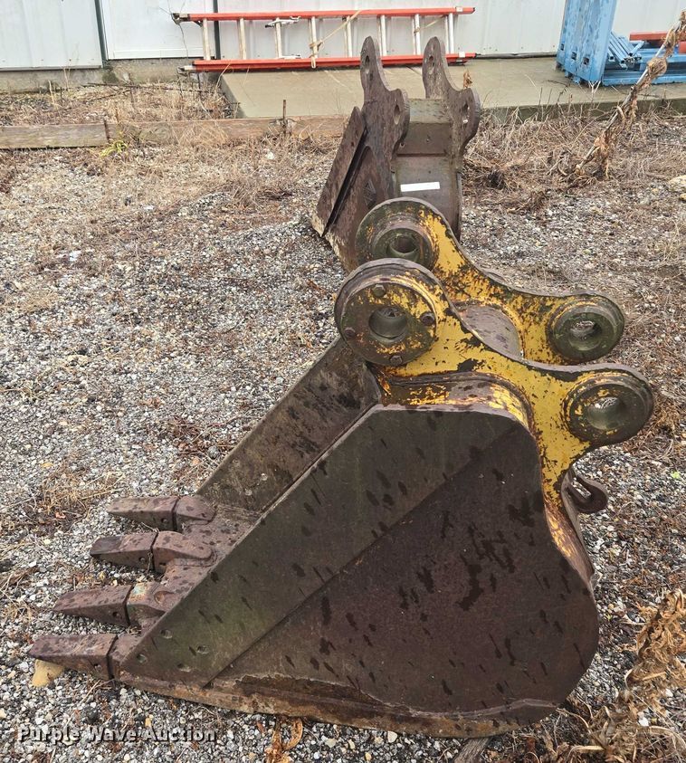 image for item EF1971 (2) excavator buckets