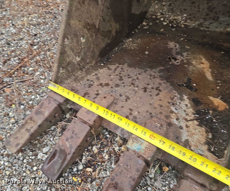 image for item EF1971 (2) excavator buckets